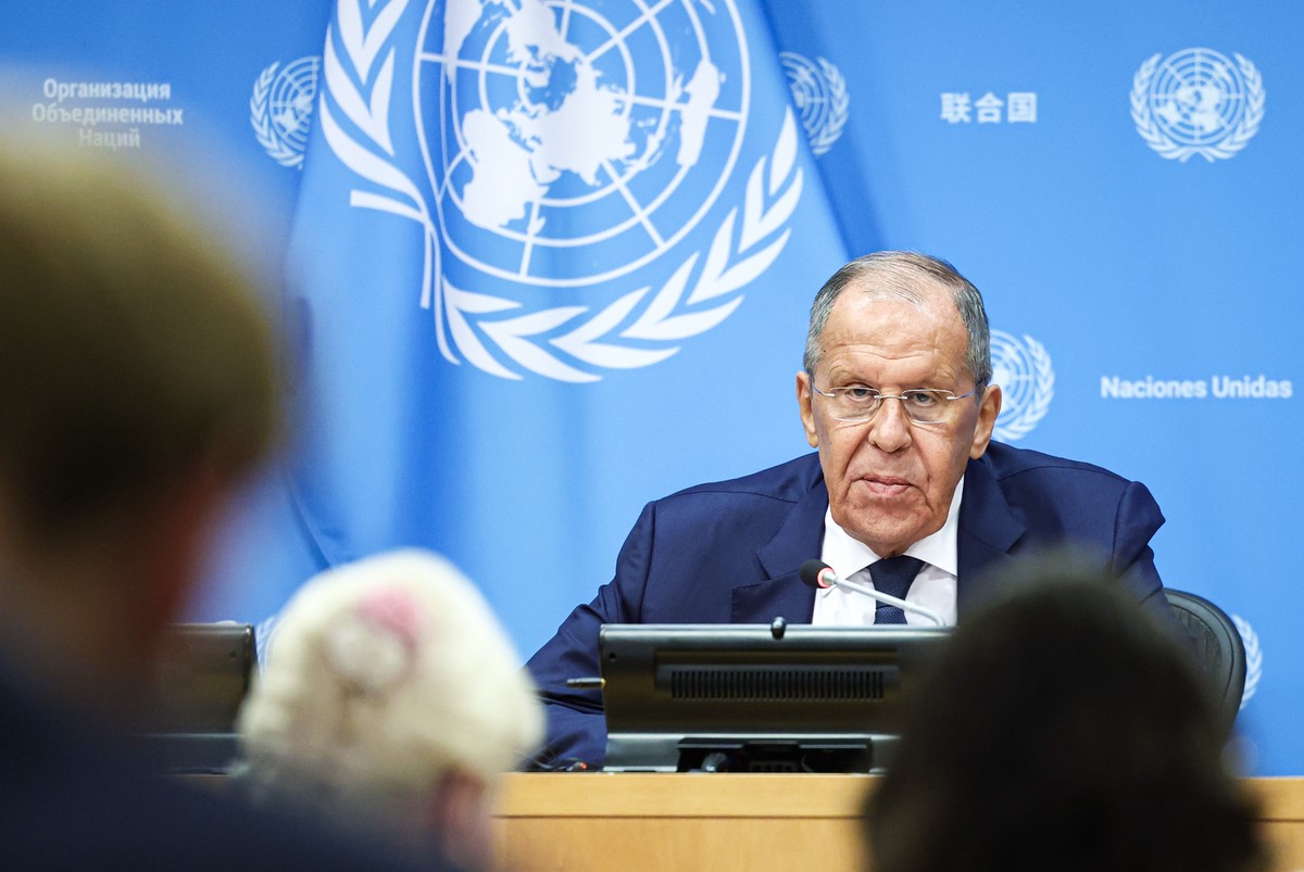 Лавров: Россия не вмешивается в дела США