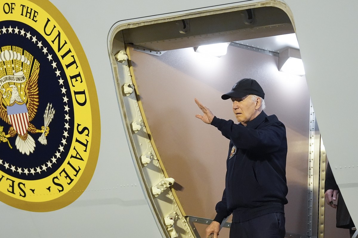 Politico: Байдена убедили покинуть кампанию два его ближайших советника