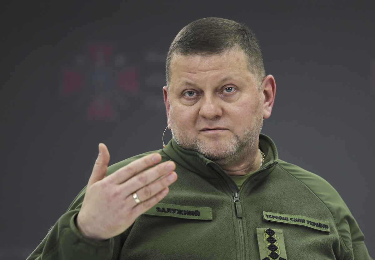 Крепкий посол: каким дипломатом стал бывший главком ВСУ