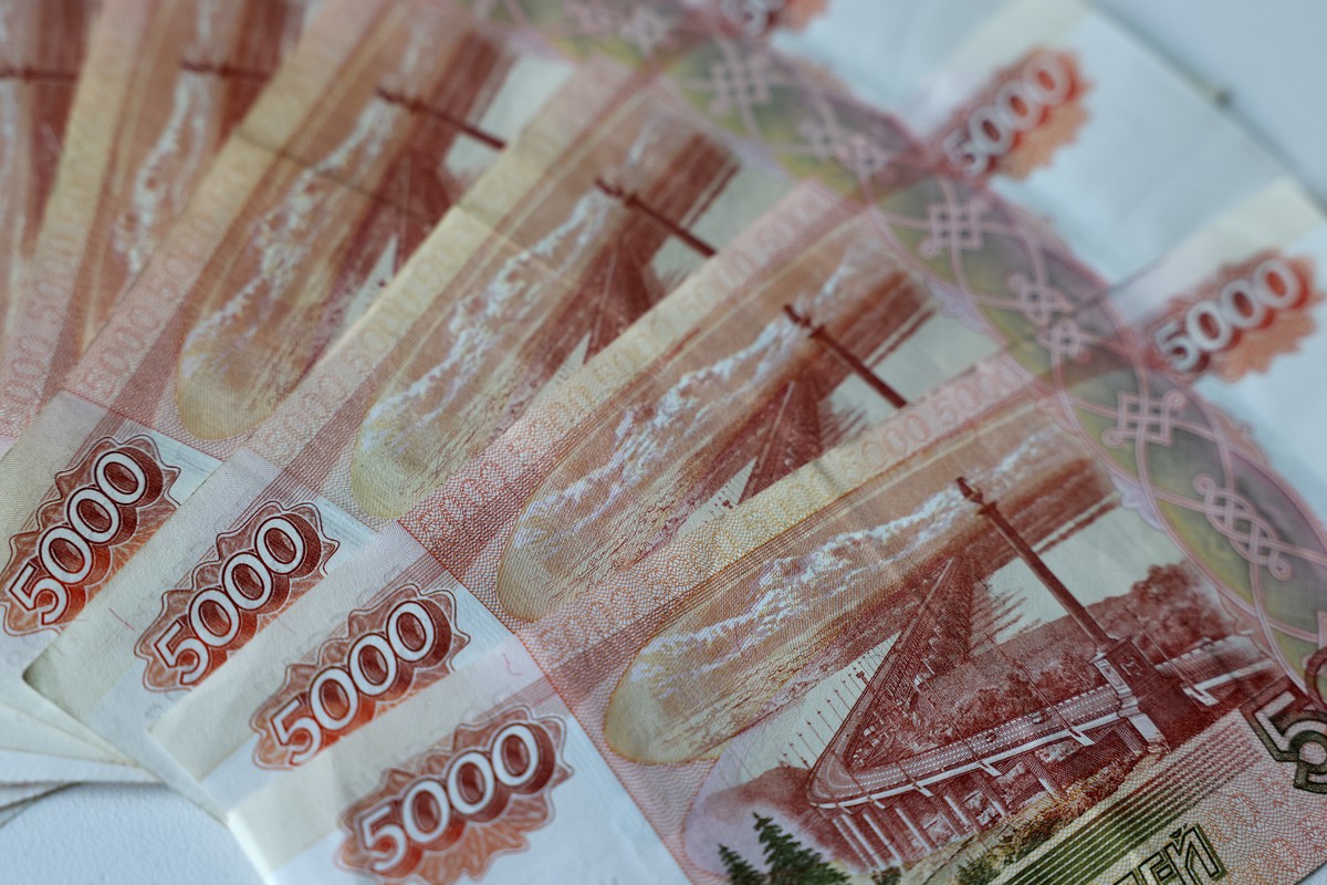 Подросток в Петербурге выманил у одноклассника 18 млн рублей