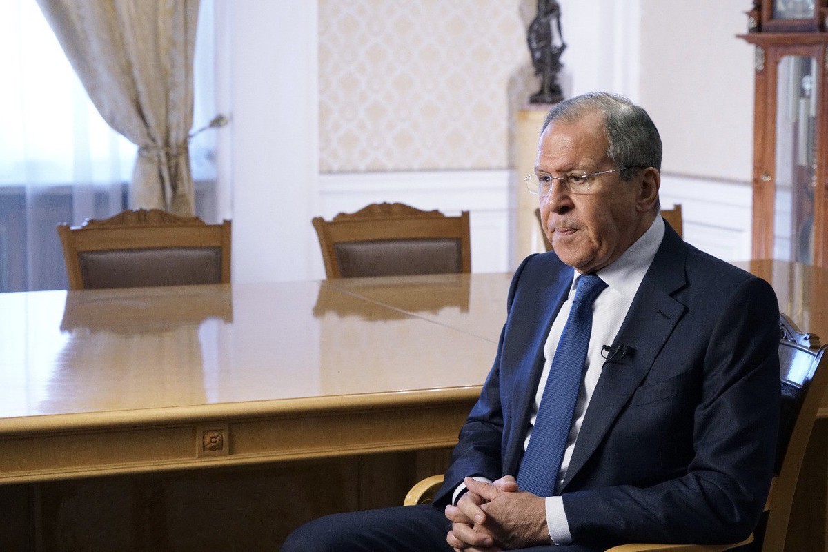 Лавров назвал позицию Борреля по конфликту на Украине безумием