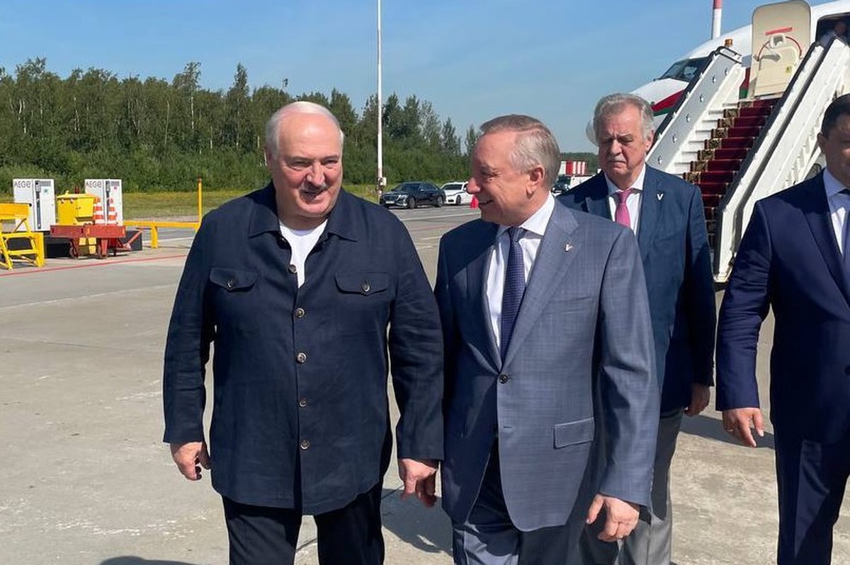 Лукашенко прибыл в Санкт-Петербург