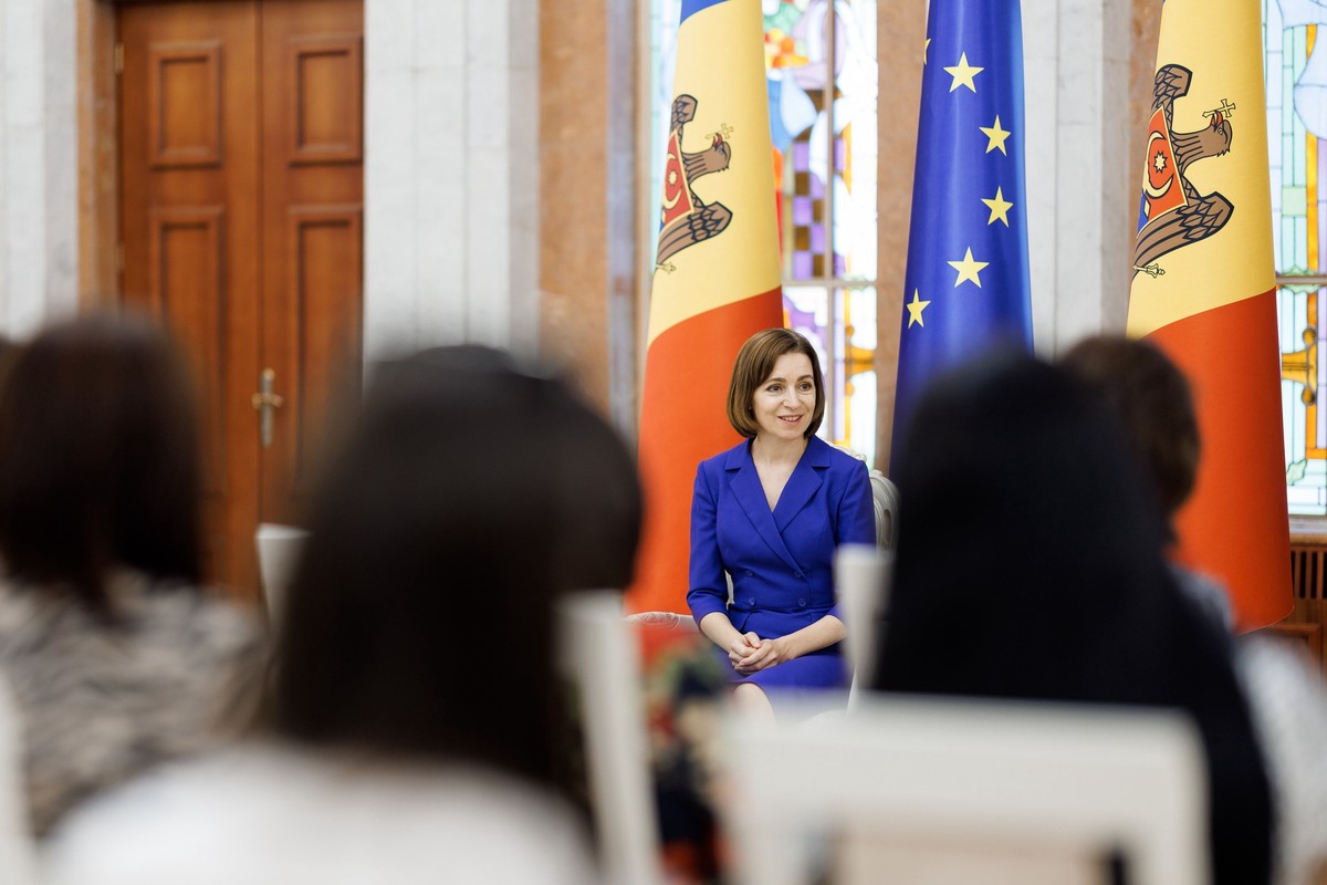 Санду судится с учительницей, назвавшей ее деда доносчиком