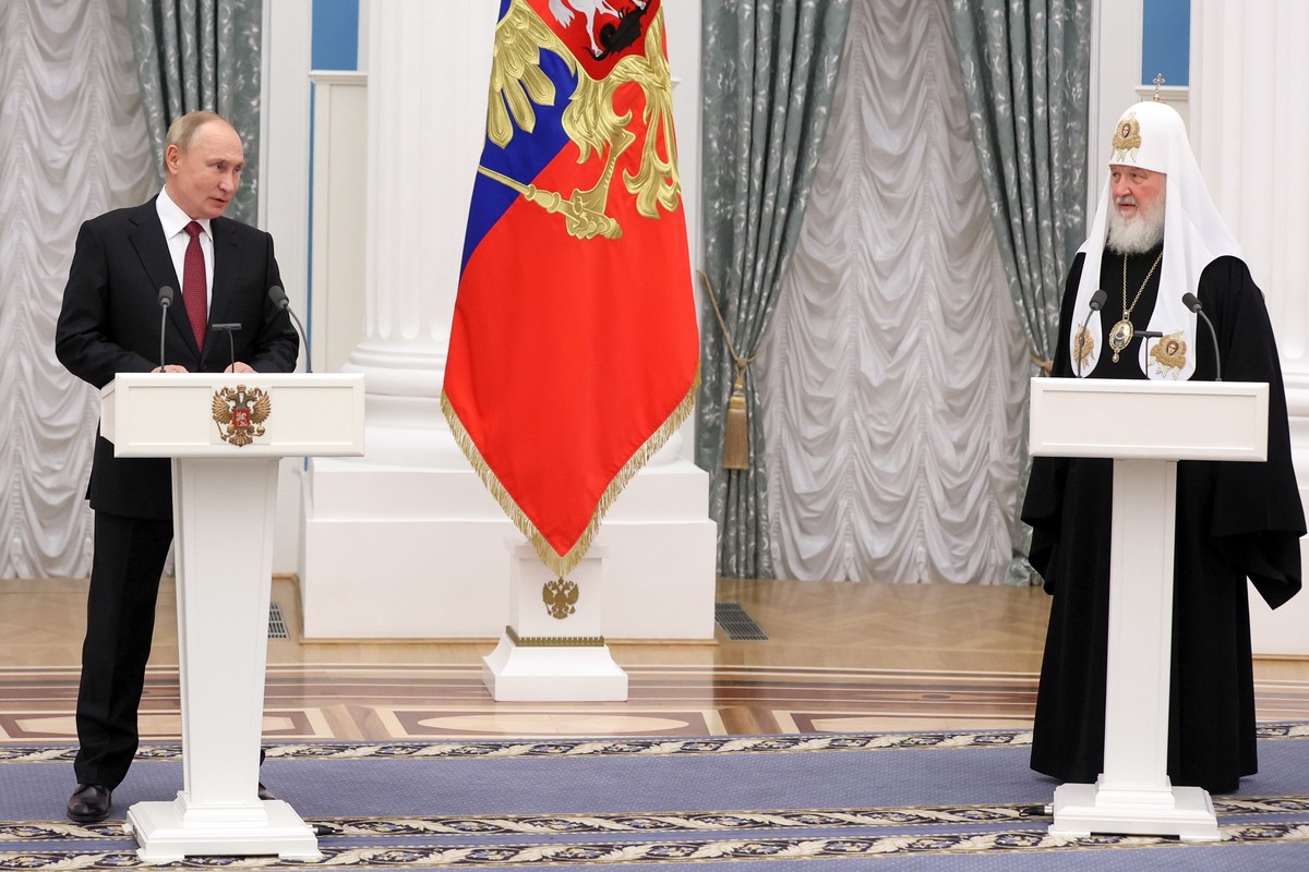 Патриарх Кирилл наградил Путина орденом Александра Невского