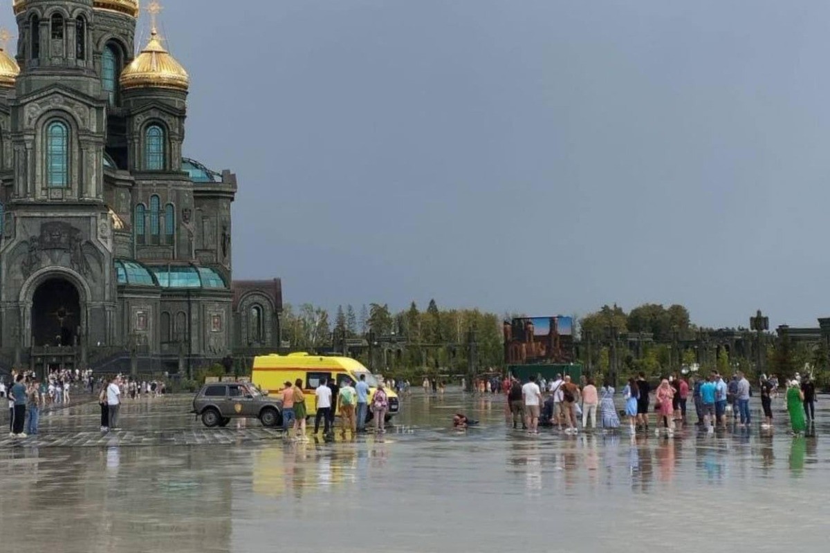 В Подмосковье в парке «Патриот» молния попала в трёх человек