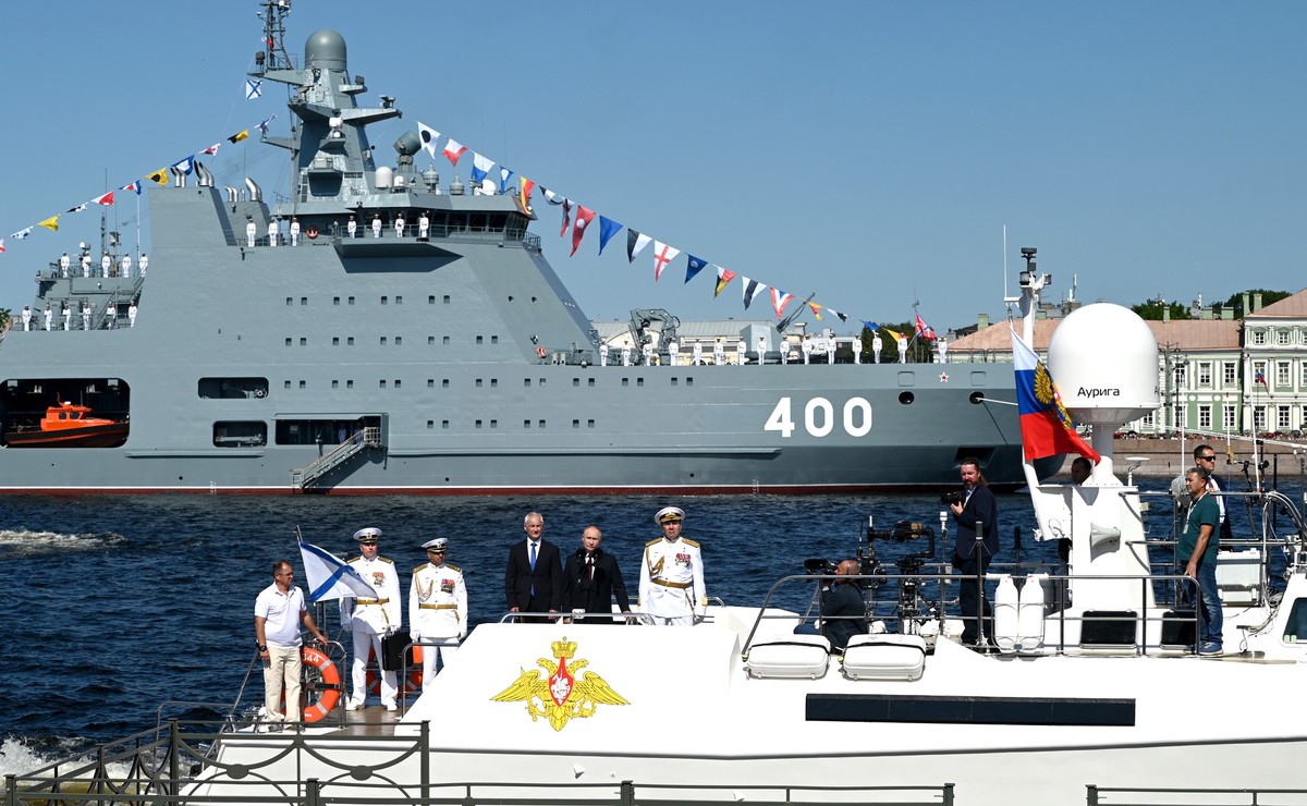 В Петербурге отменили парад на День ВМФ
