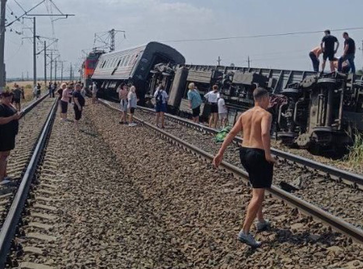 В сошедшем с рельсов поезде под Волгоградом было 812 человек