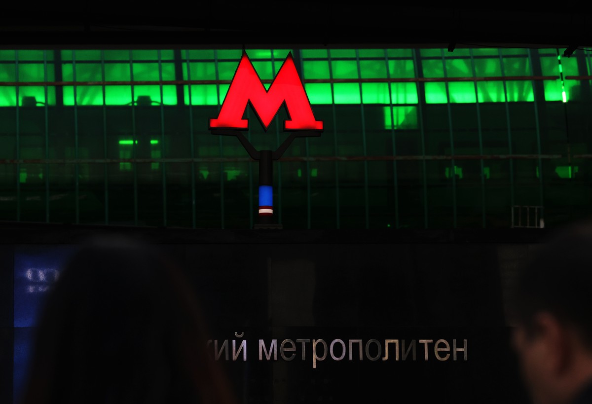 Рабочий сорвался в шахту строящейся станции метро 