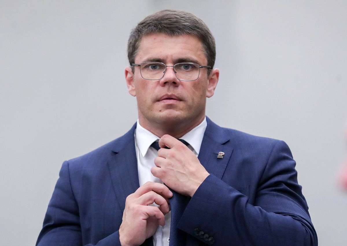 В Госдуме заявили, что плата за курительную зону в Пулкове «загонит людей в туалет»