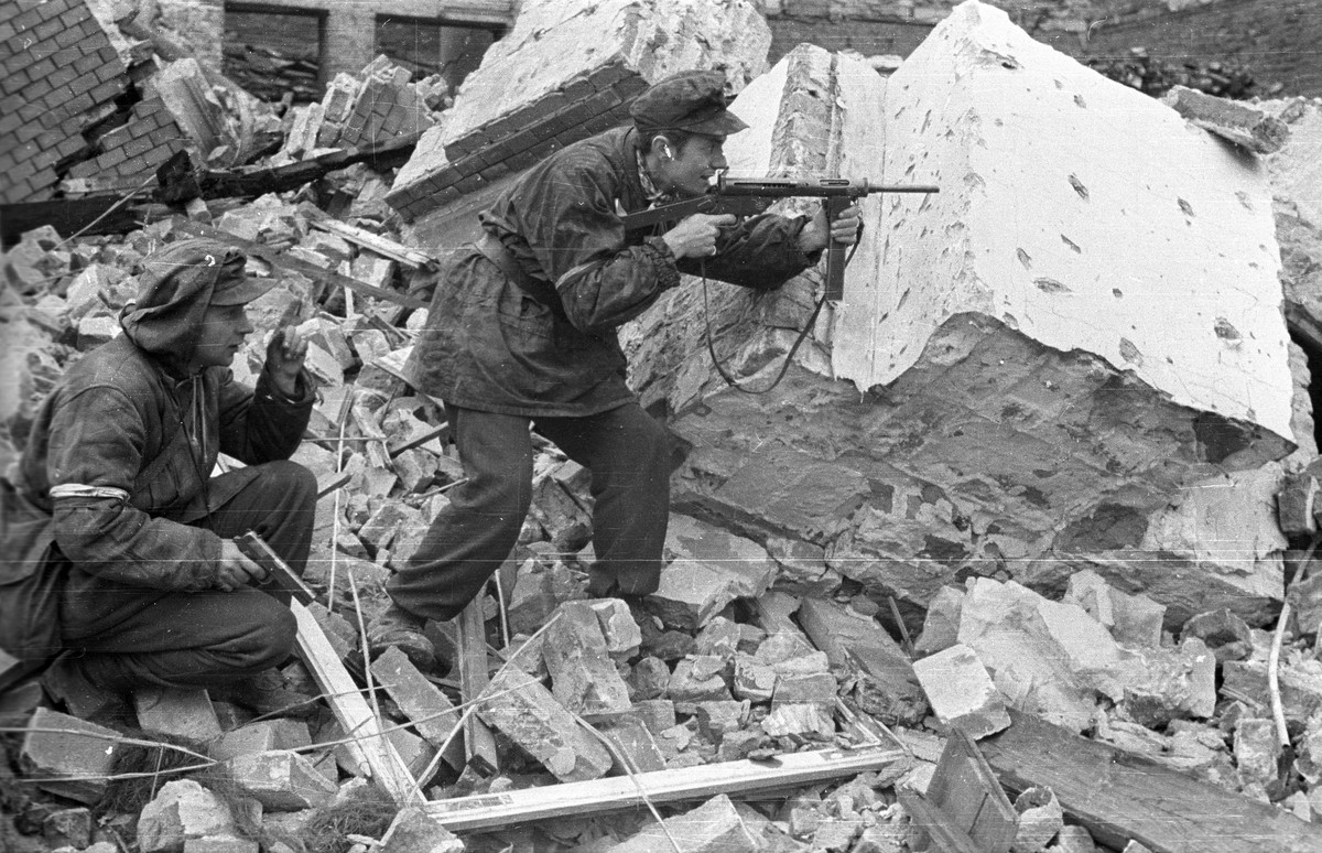 Пан Б: как марионетки из Лондона подбили поляков на смерть