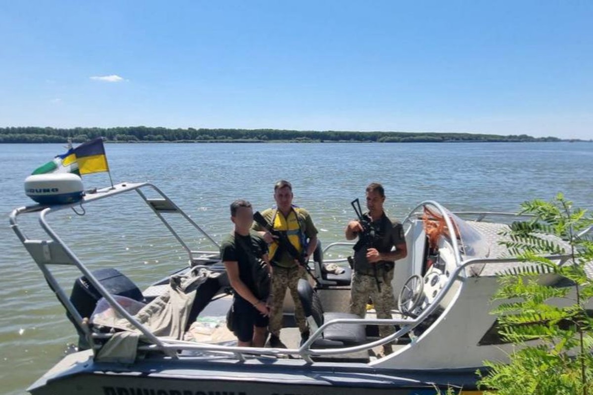 Украинец пытался сбежать в Румынию, переплыв Дунай на акваскутере
