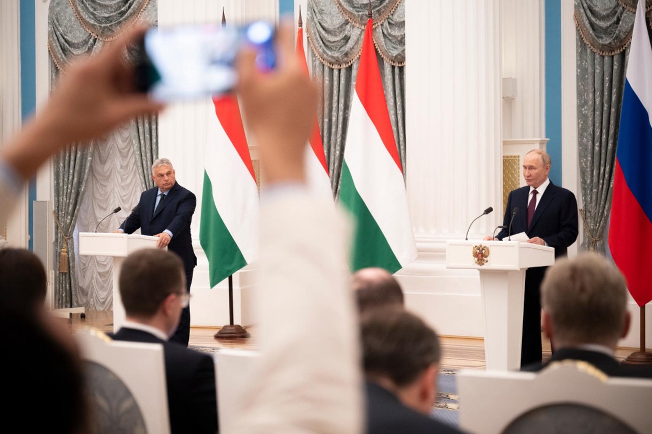 Песков: Путин не передавал через Орбана послание для Байдена