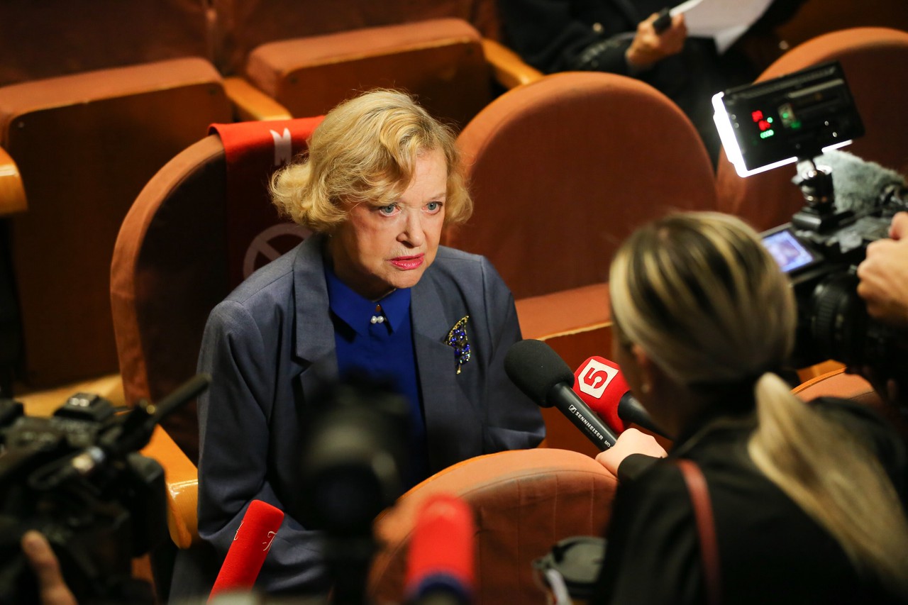 С нелегким паром: почему жизнь актеров из «Иронии судьбы» сложилась так по-разному