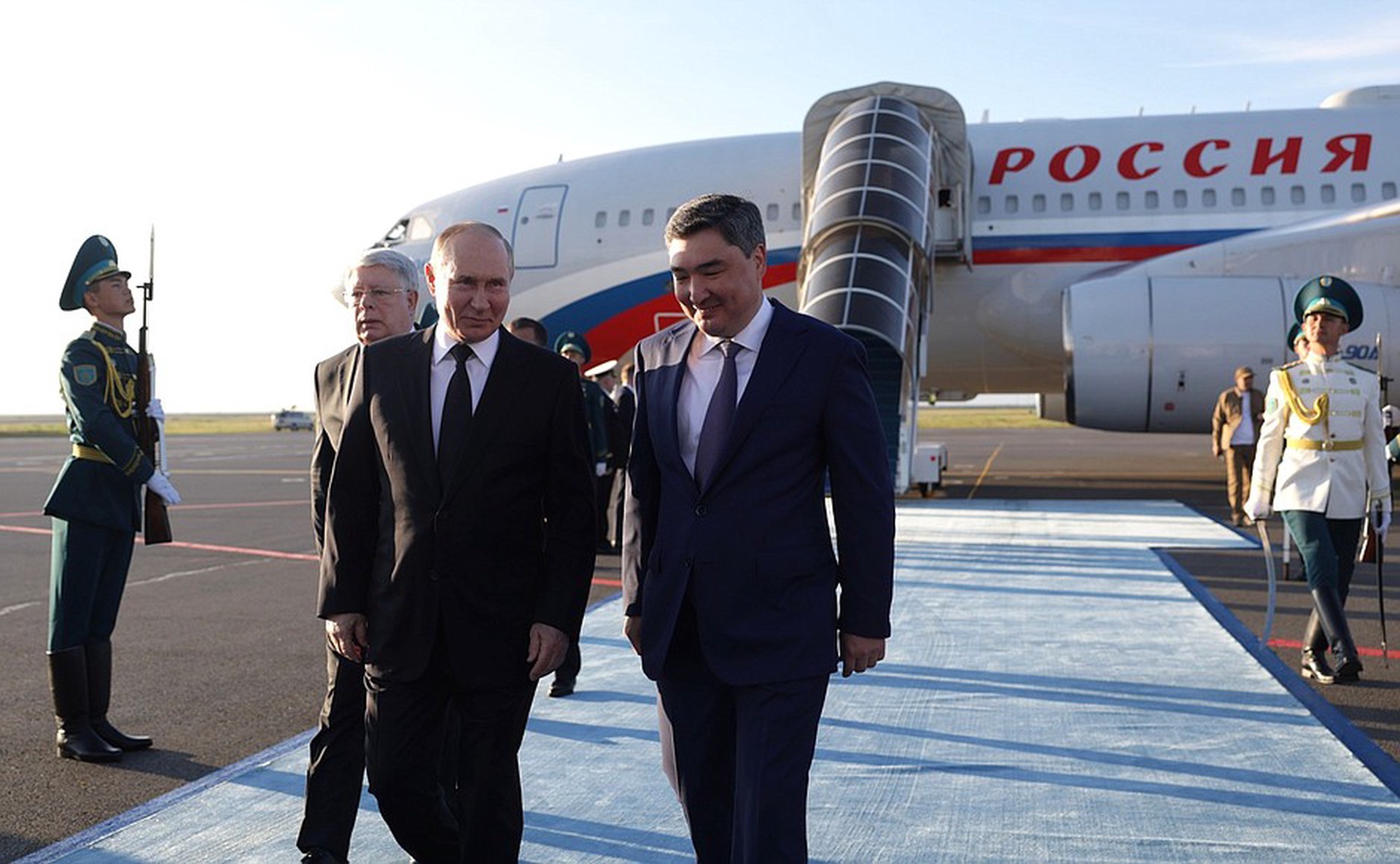 Путин прилетел в Астану для участия в саммите ШОС 3 и 4 июля