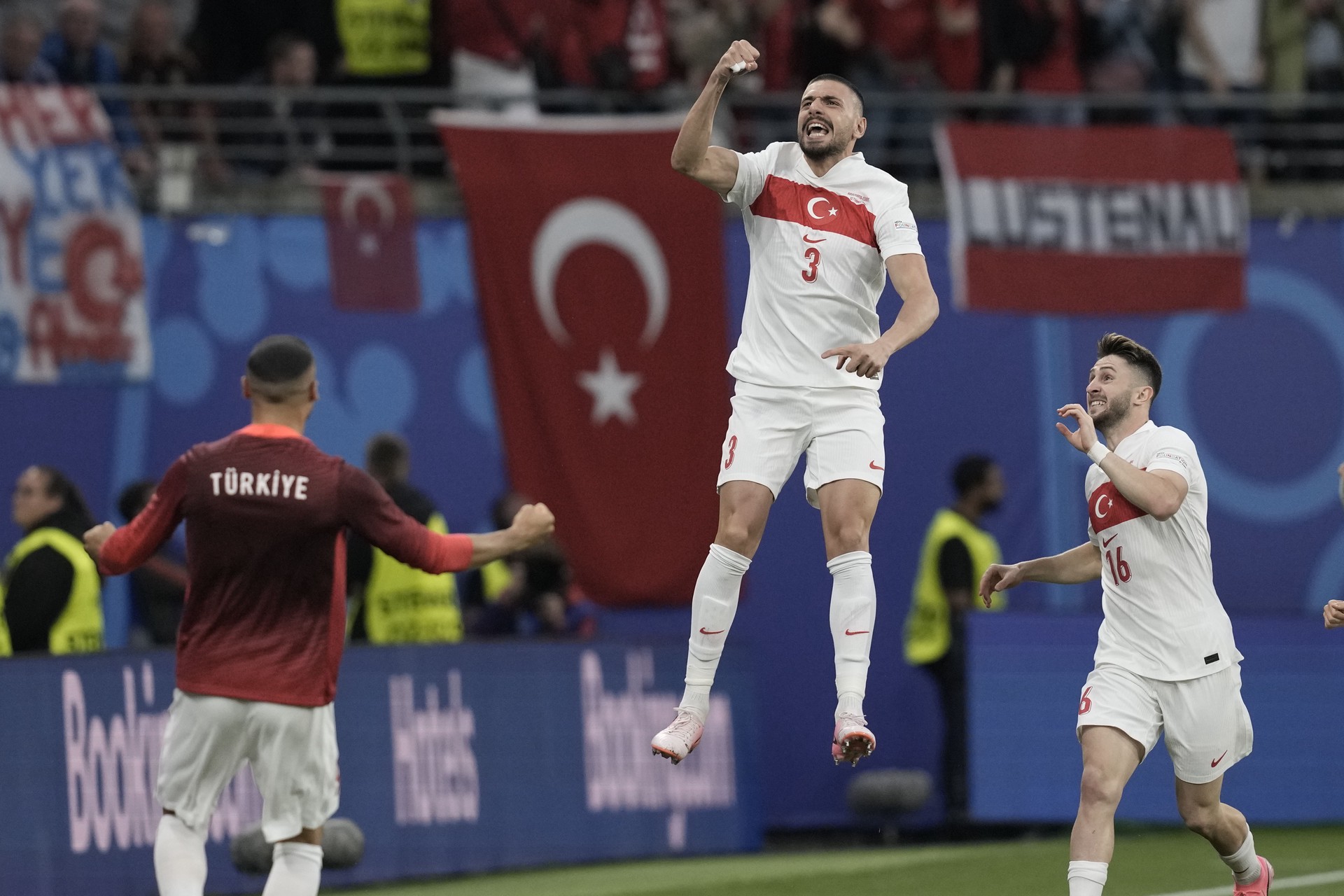 УЕФА открыл дело в отношении игрока сборной Турции Демирала за националистический жест