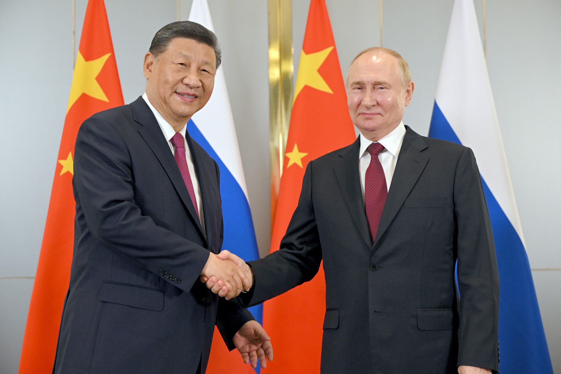 В Астане начались переговоры Владимира Путина с Си Цзиньпином