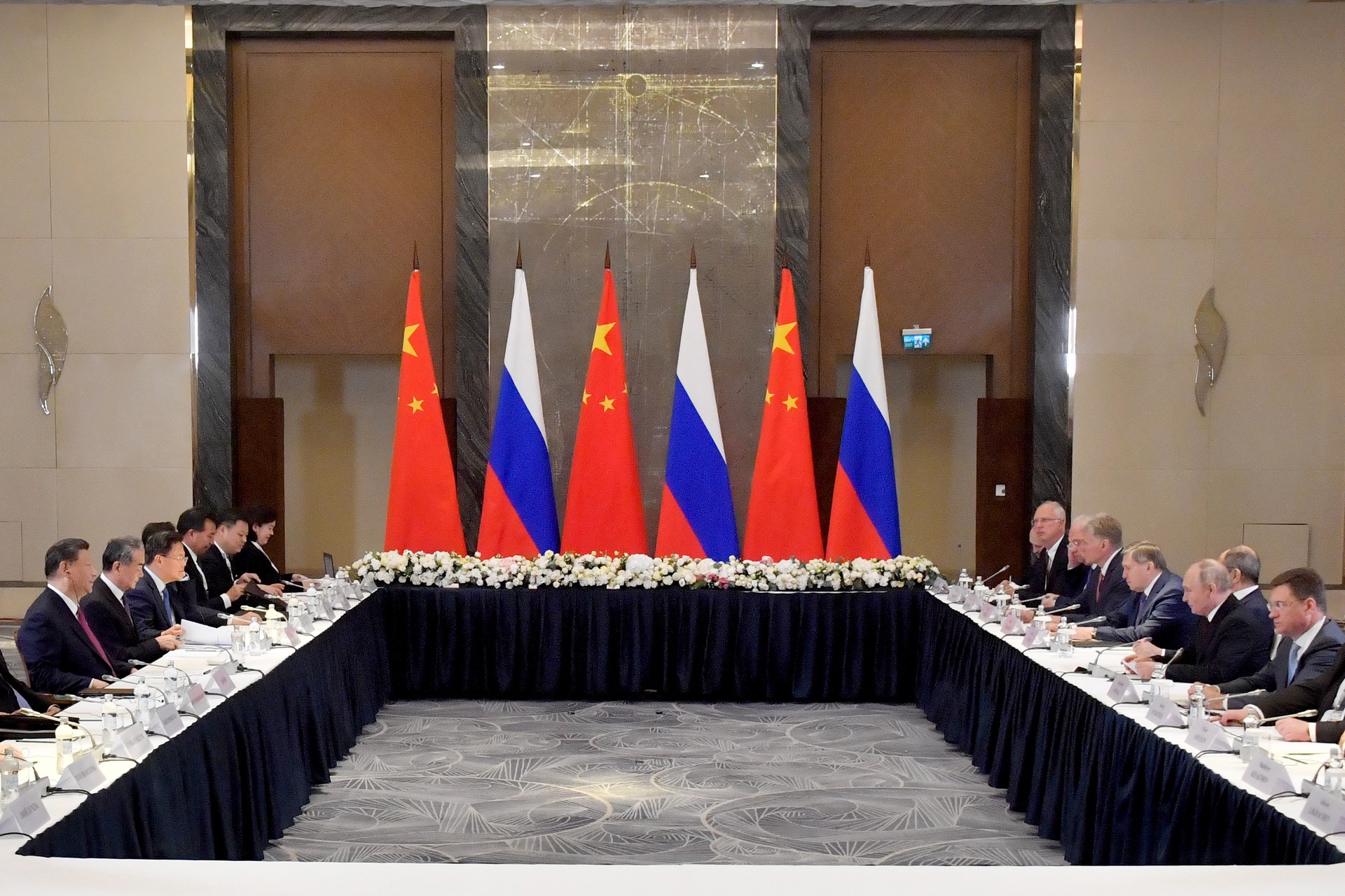 Путин: Россия поддерживает Китай в защите его интересов и прав