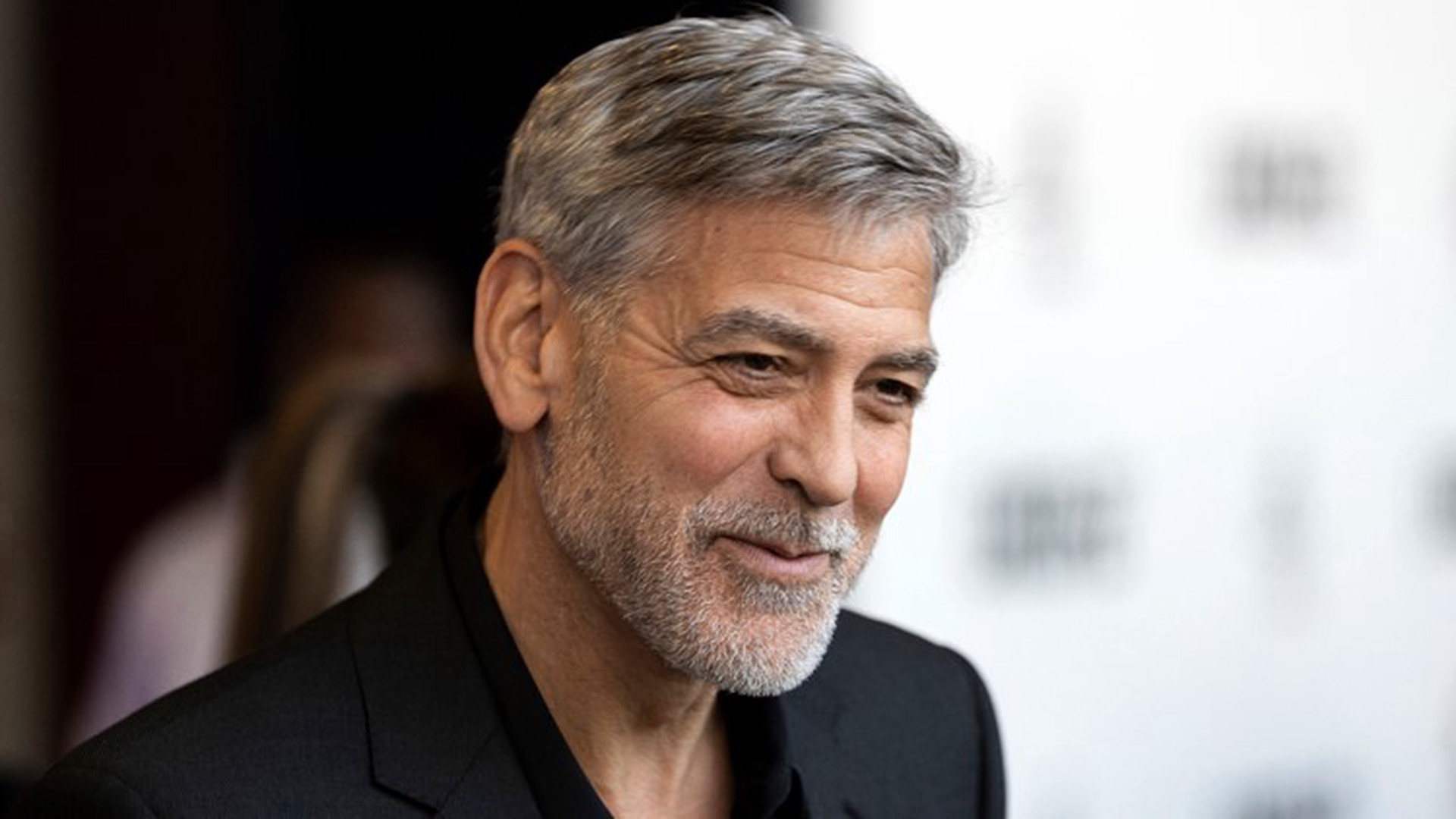 Белый дом неожиданно объявил Джорджа Клуни военным преступником