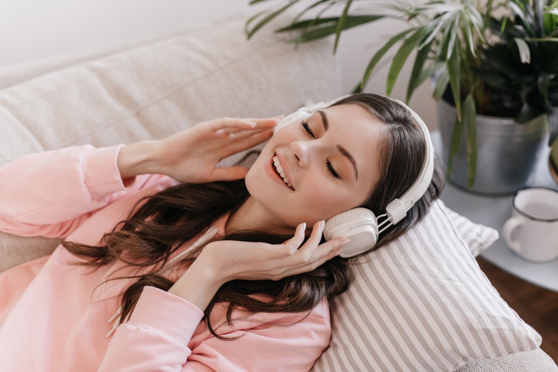 Стало известно, сколько времени безопасно слушать музыку в наушниках