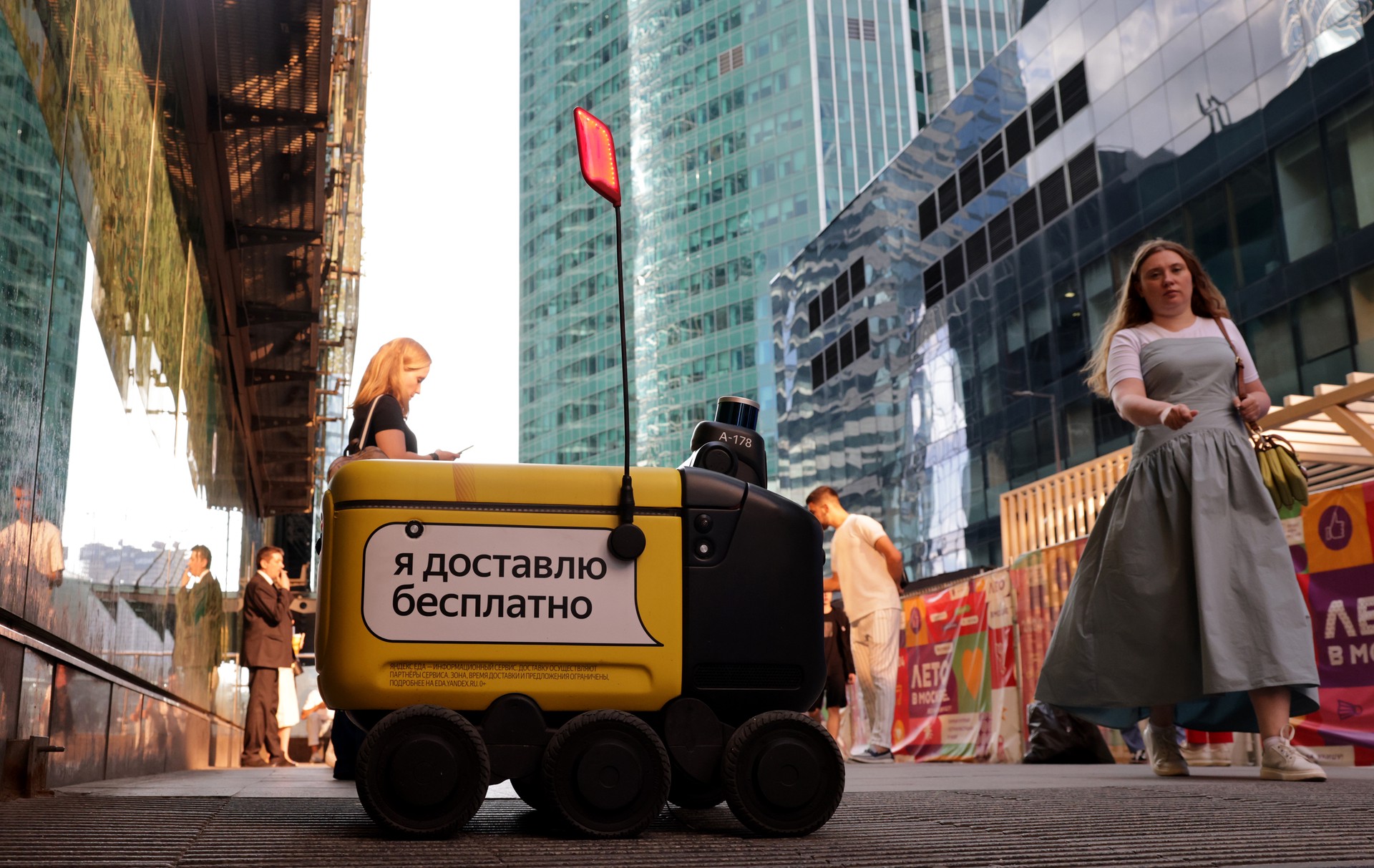 В Минтрансе предрекли «вымирание» профессии курьера из-за беспилотников