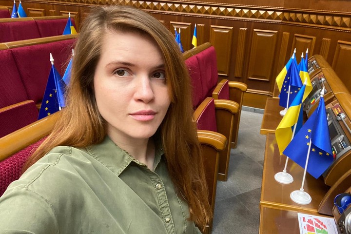 Безуглая марьяна владимировна в купальнике