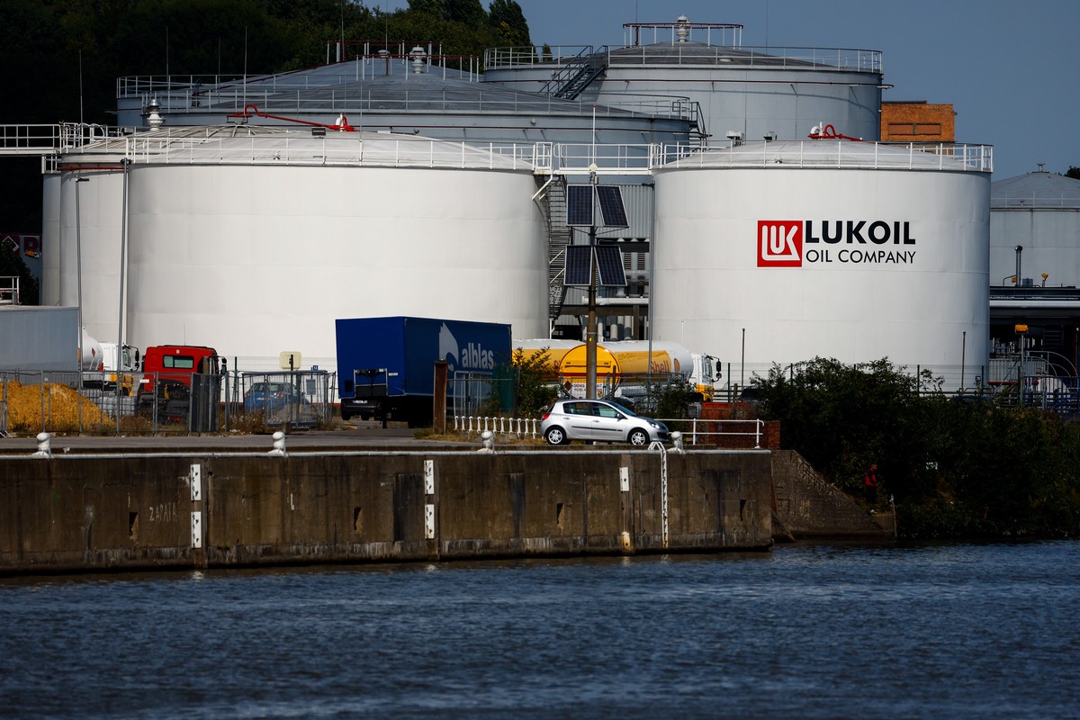 Еврокомиссия: Недополученную Венгрией нефть компенсировали другие поставщики
