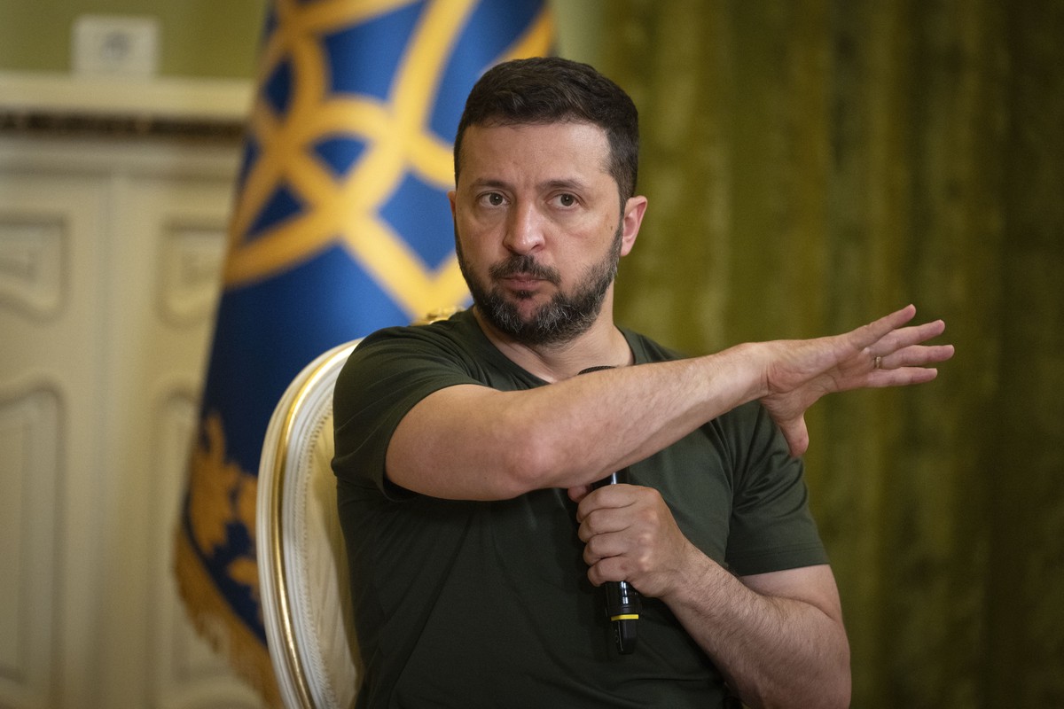 Боуз: Зеленский пытается убедить Запад, что Россия бомбит сама себя