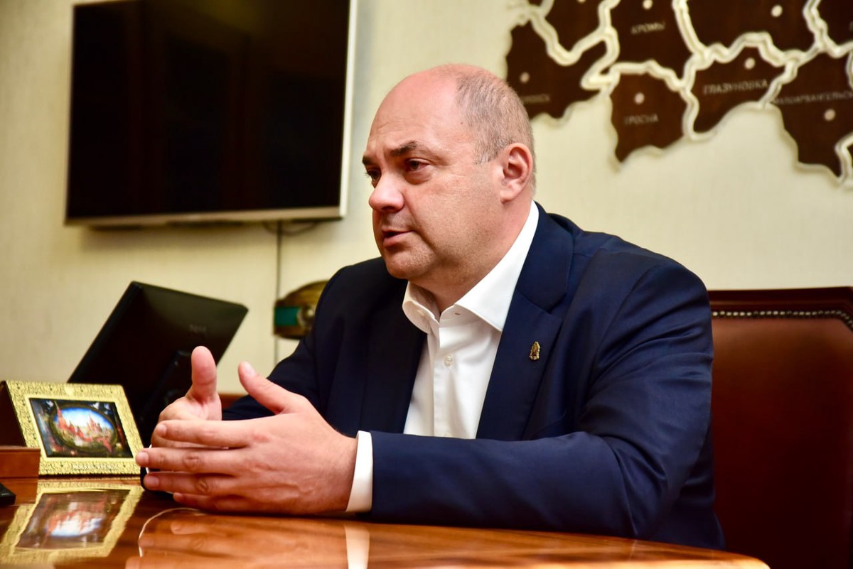 Смирнов доложил Путину об обстановке в Курской области