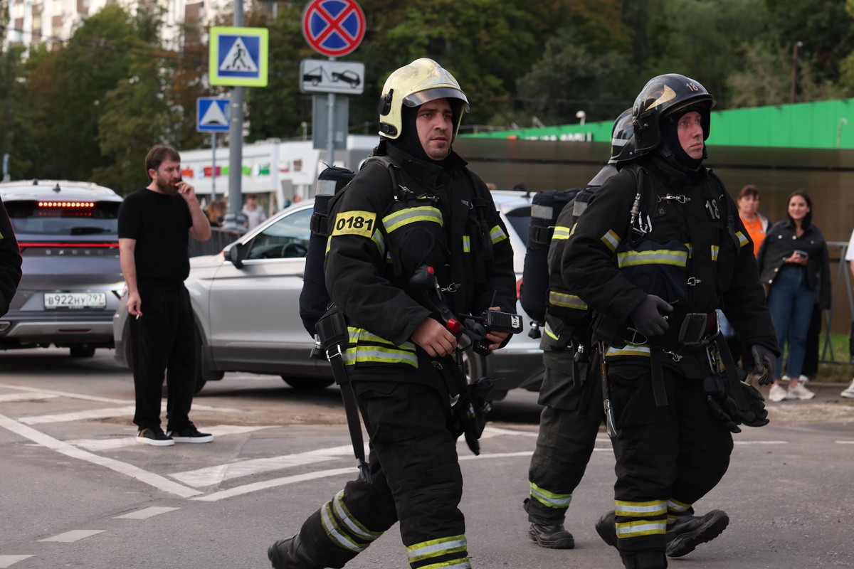 В Ростове загорелись офисное здание и склад