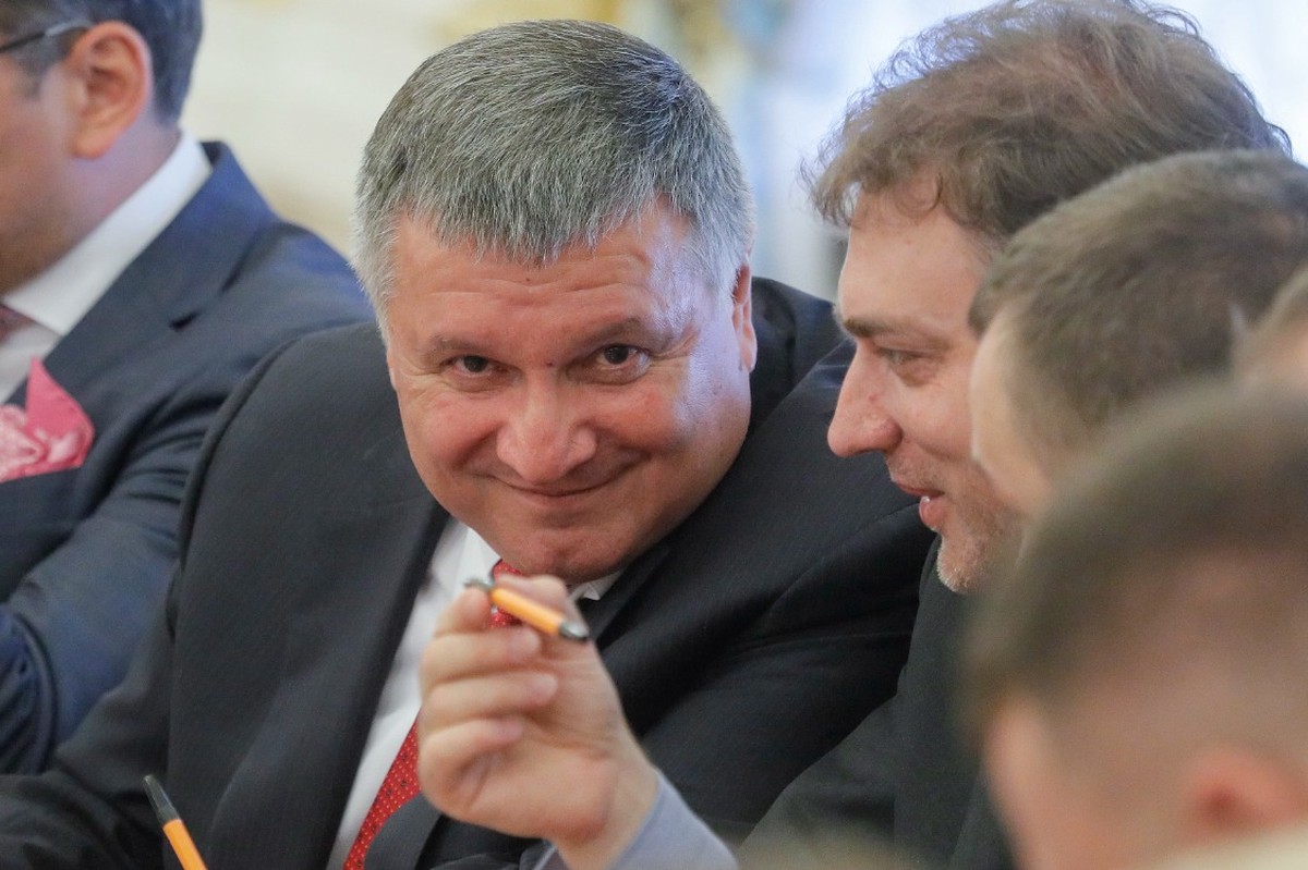 Перейди на Авакова*: почему Вашингтон хочет заменить Зеленского