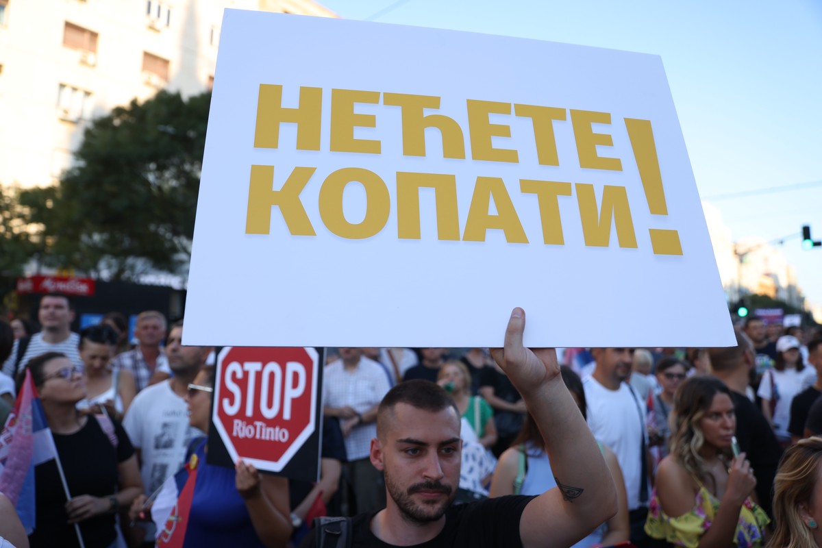 Зелёных театр: избежит ли Сербия смены власти