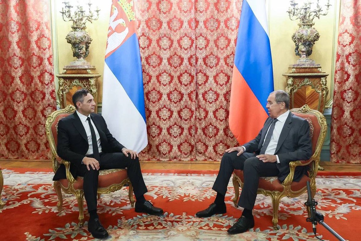Лавров и вице-премьер Сербии отметили важность защиты русского языка на Украине