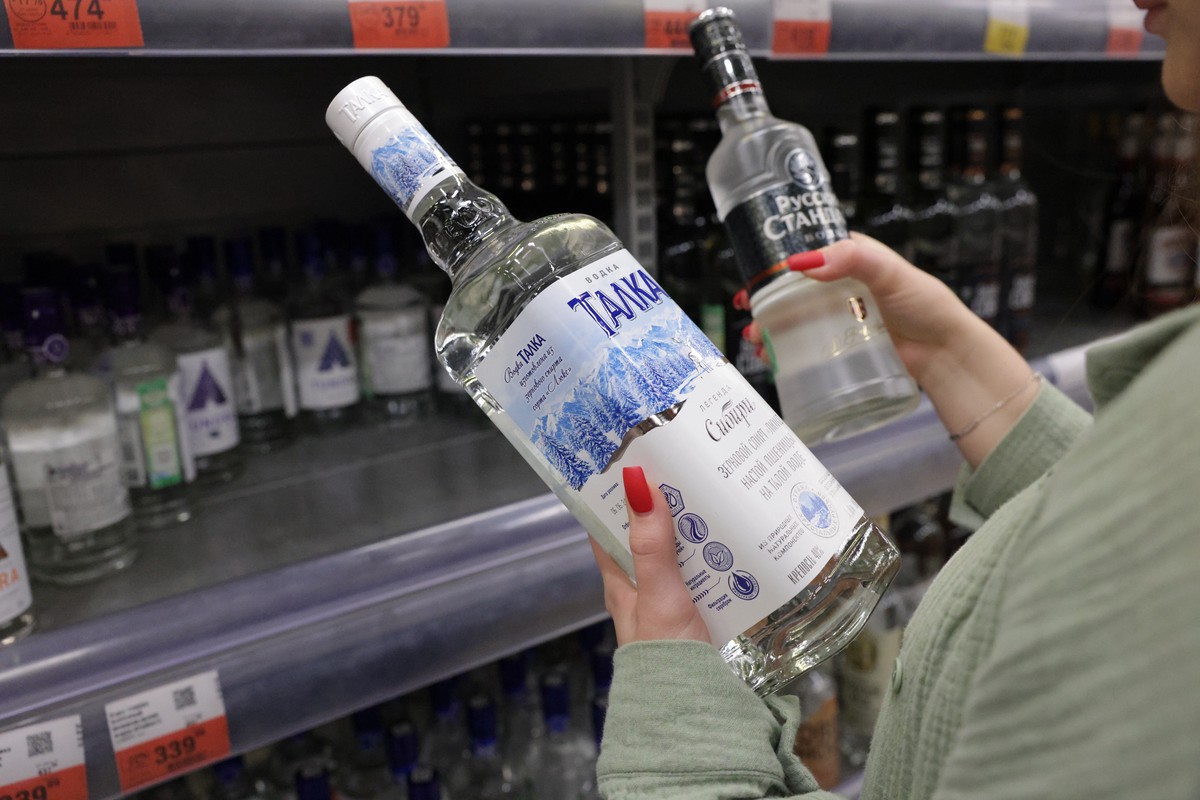 «На 15–17%»: экономист предупредил о росте цен на водку и коньяк в 2025 году