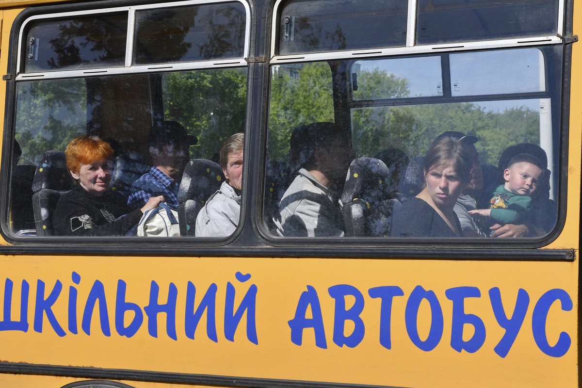 Украинские власти собираются насильно вывозить детей из Покровска