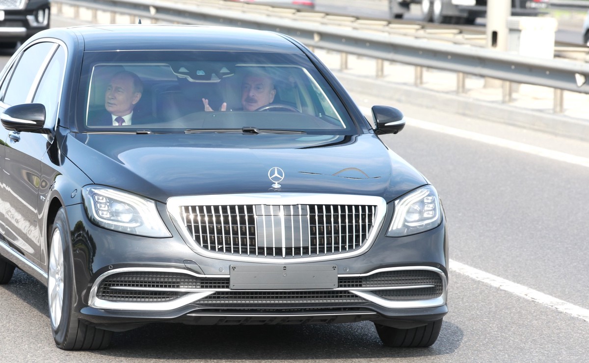  Путин и Алиев после переговоров поехали на Mercedes в «Белый город»