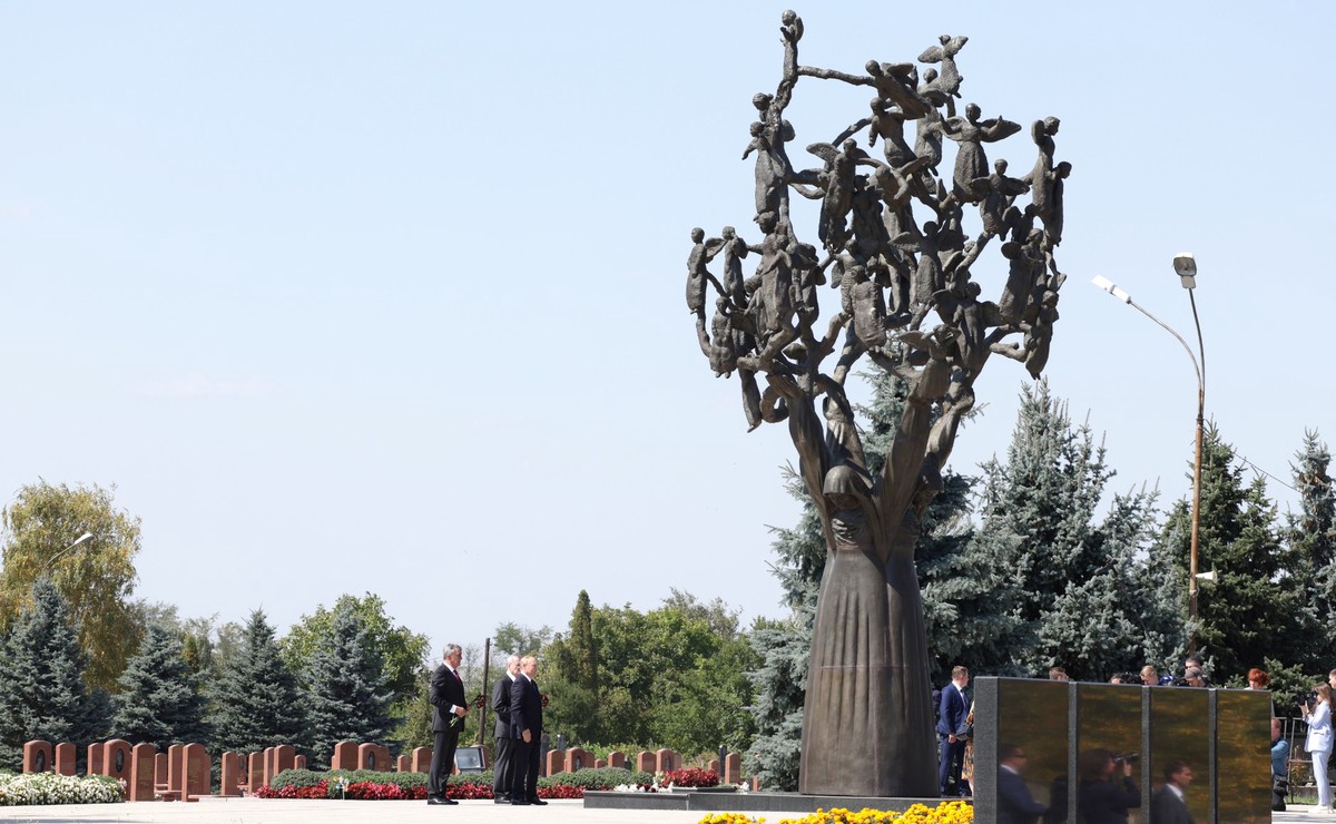 Путин прилетел в Беслан