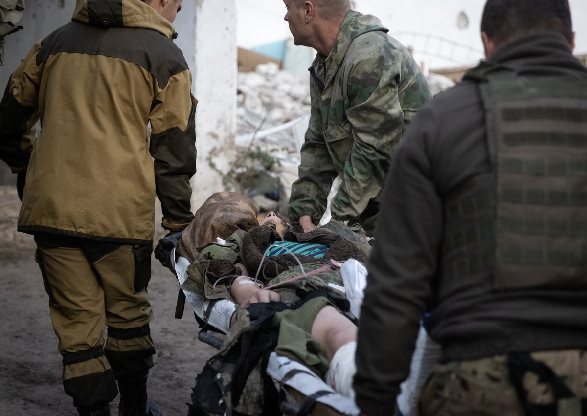 Военные медики вступили в бой с ДРГ и спасли раненых в Курской области