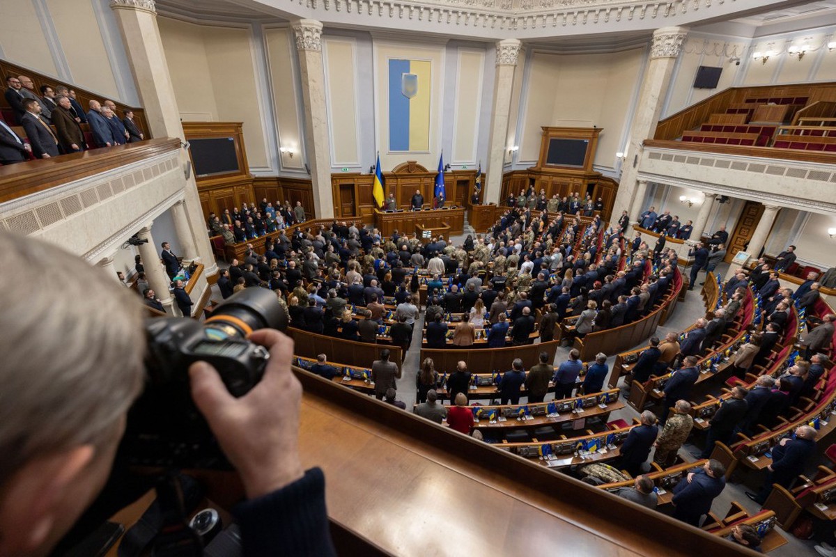 Заседание Рады закрыли из-за нового коррупционного скандала на Украине