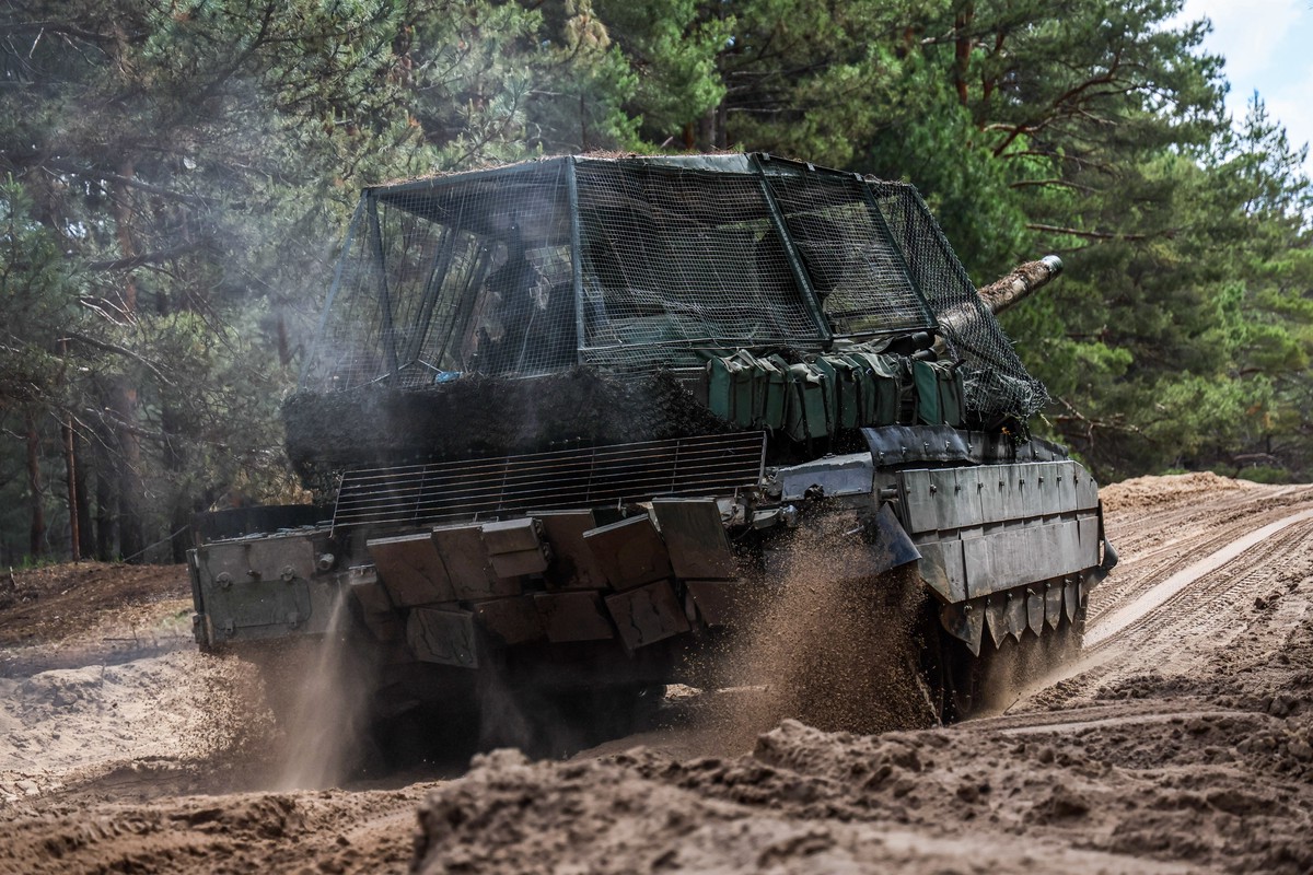 Чемезов: Танк Т-90М «Прорыв» на голову выше Challenger и Leopard в зоне СВО