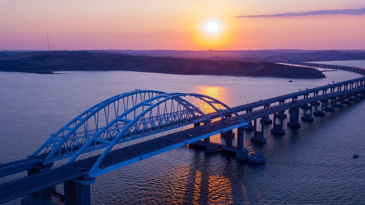 Крымский мост снова закрыли для проезда