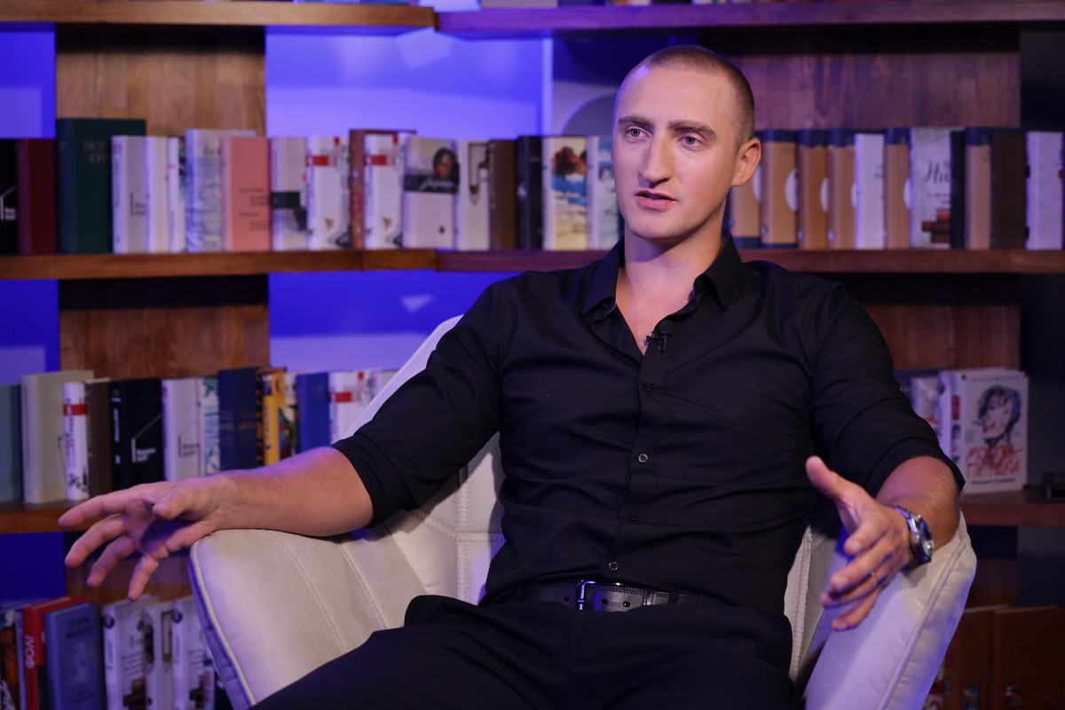 Актёр Устинов рассказал, что было бы в случае его встречи со Смольяниновым* на поле боя