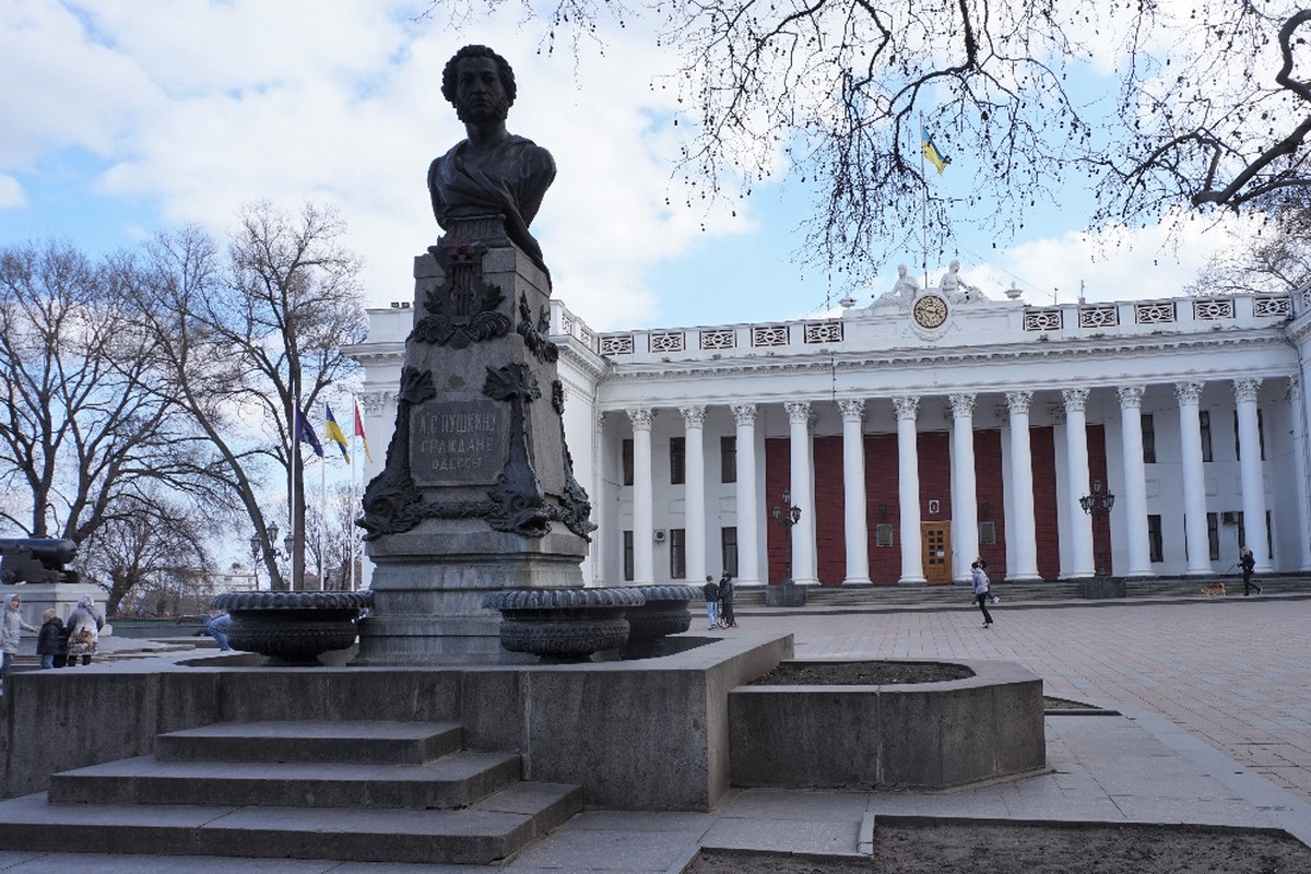 Мэр Одессы Труханов: Памятник Пушкину сносить не будут
