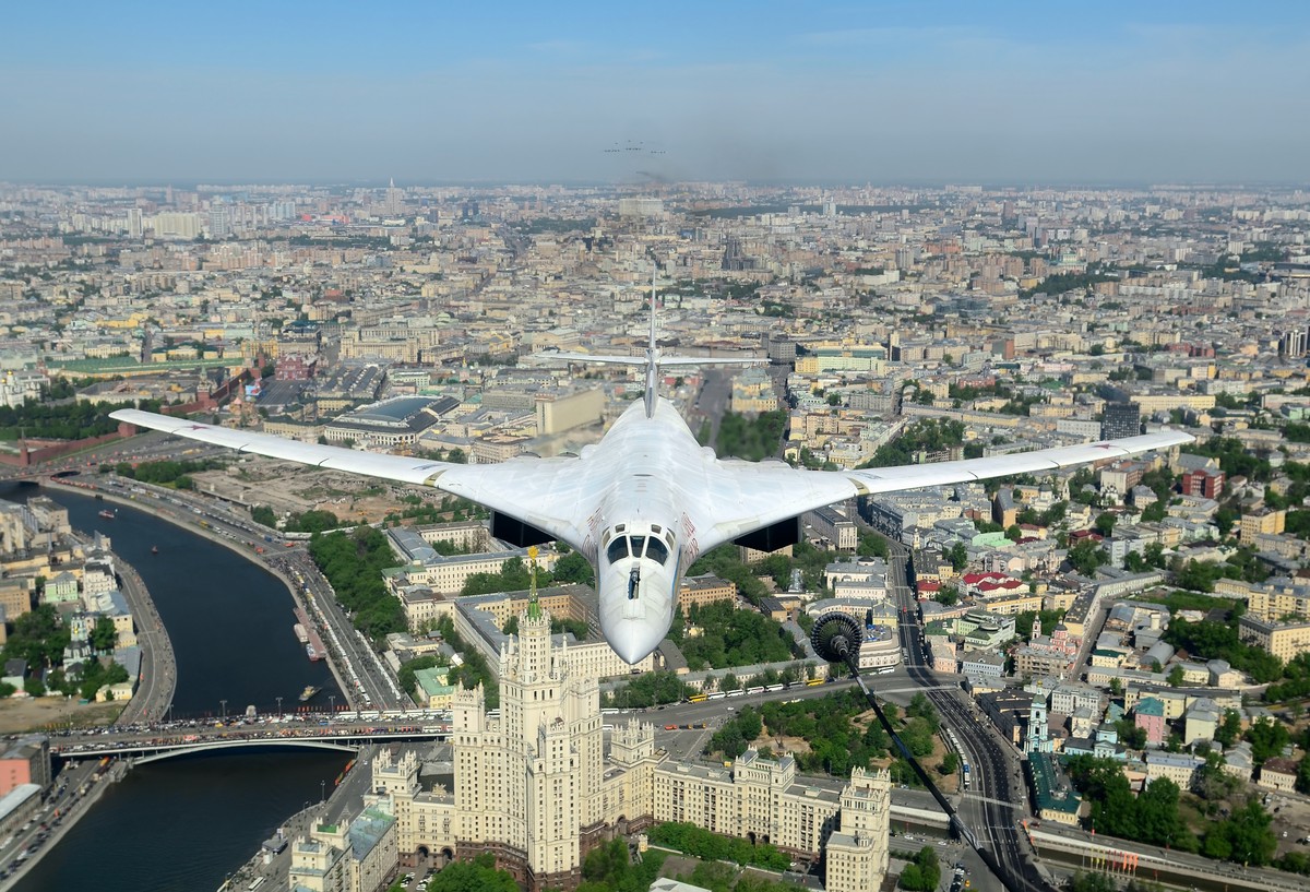 NI: Украинская армия беззащитна перед ракетоносцем Ту-160M ВКС России