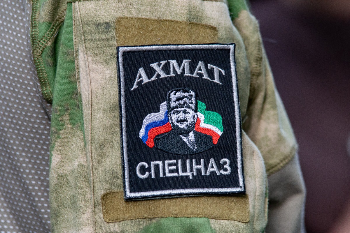 Спецназ «Ахмат» пленил бойца ВСУ, избивавшего мирных жителей в Курской области