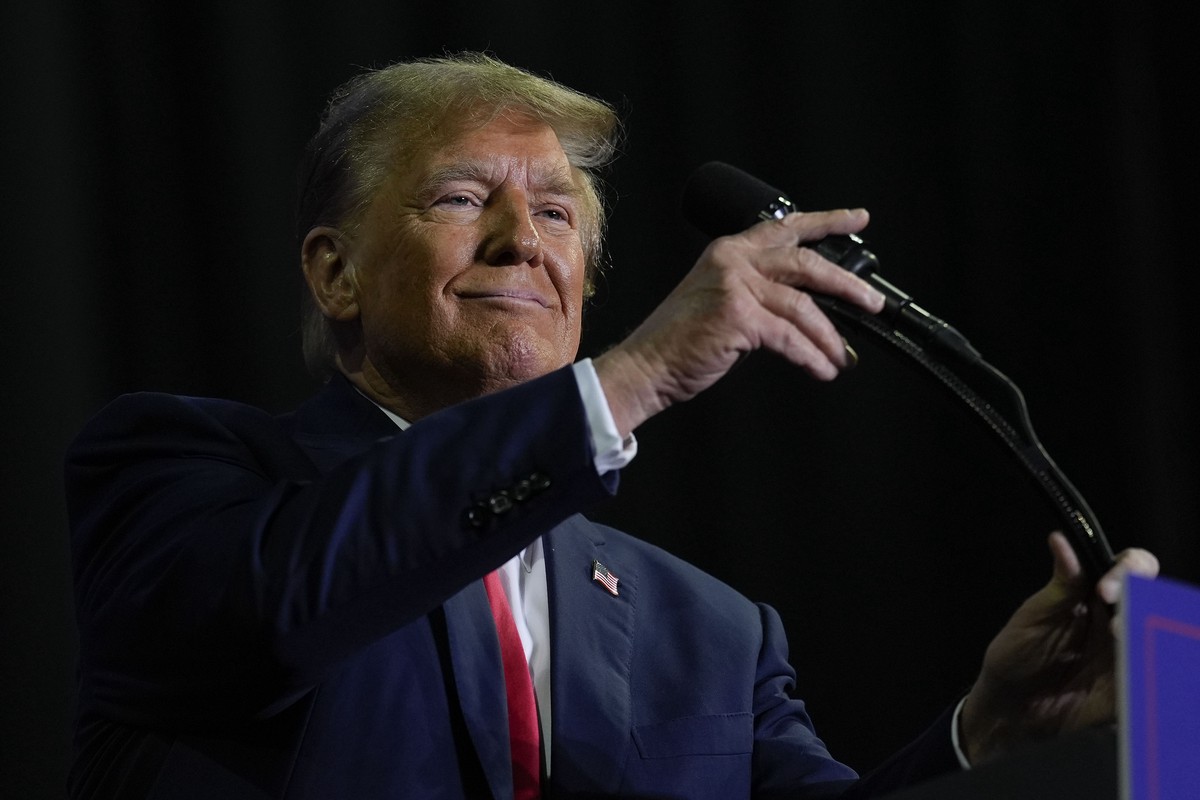 Почему включённый микрофон может помешать Трампу выиграть дебаты с Харрис