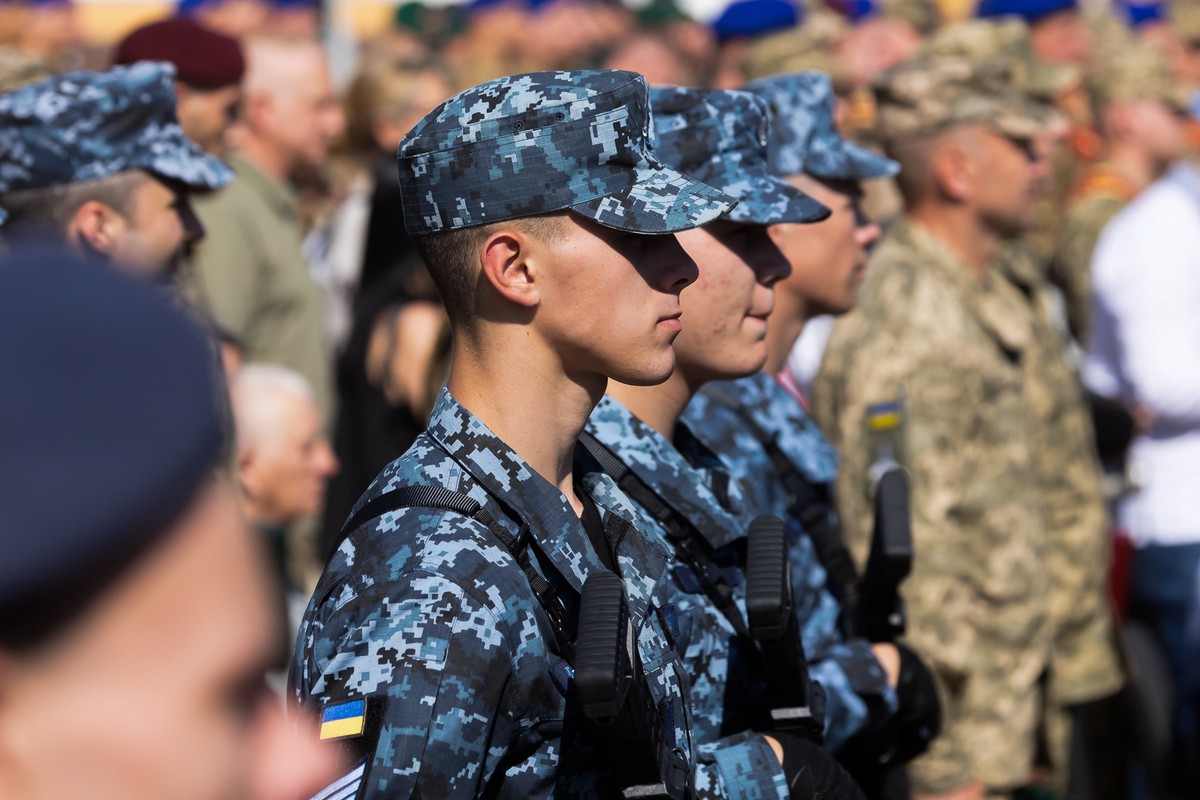 Офицер ВСУ пожаловался, что ВС РФ не позволяют украинским солдатам собираться в группы