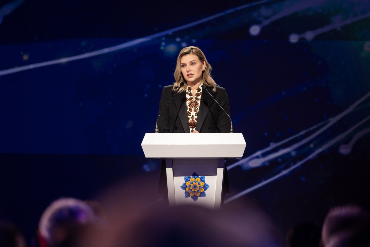 Жену Зеленского раскритиковали за слова о конце конфликта
