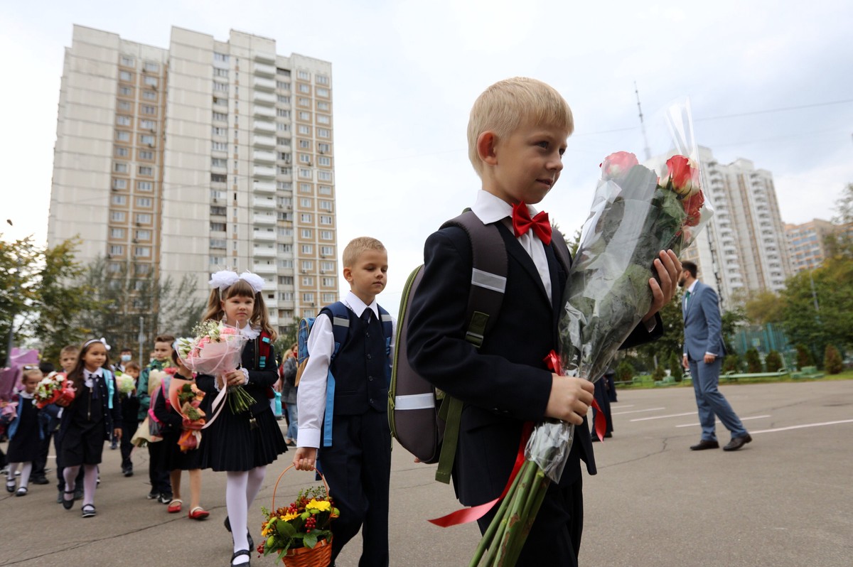 Флорист рассказала, обязательно ли дарить цветы учителям на 1 Сентября