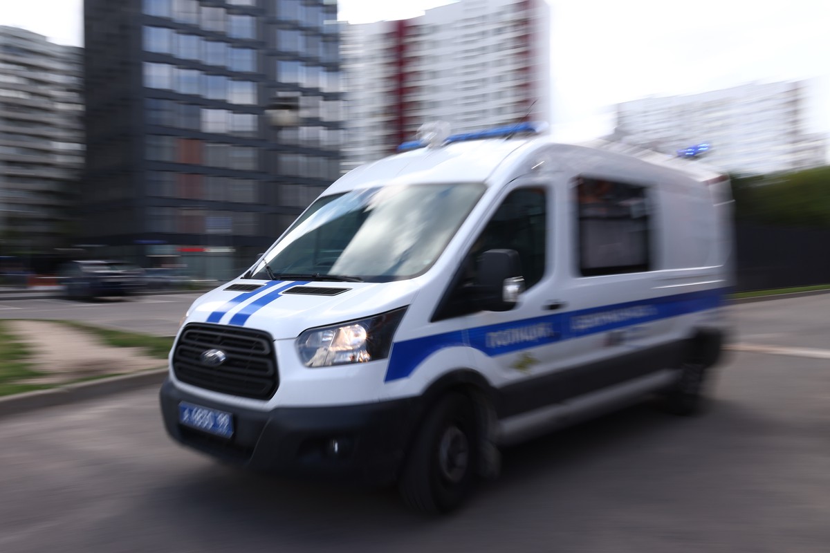 Мужчина ранил ножом полицейского на крыше торгового центра в Стерлитамаке