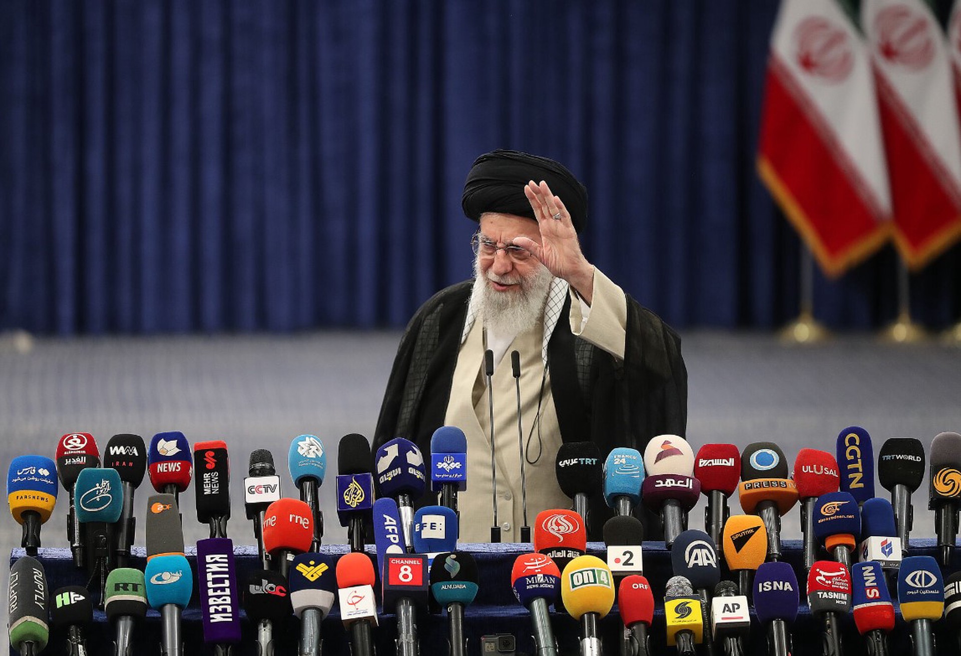 Иран назвал открытой войной против мусульман смерть Хаменеи